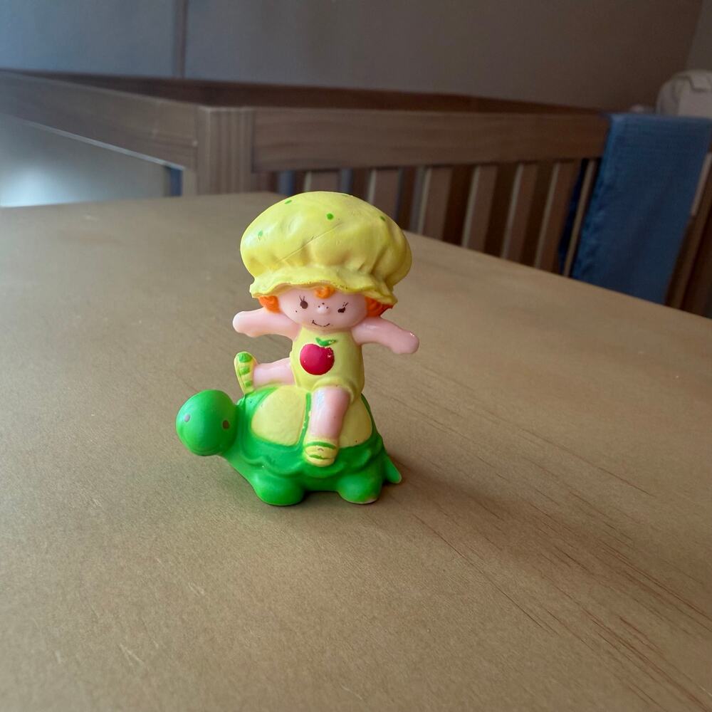 vintage 1980s Strawberry Shortcake Apple Dumplin & Tea Time Turtle PVC figurine